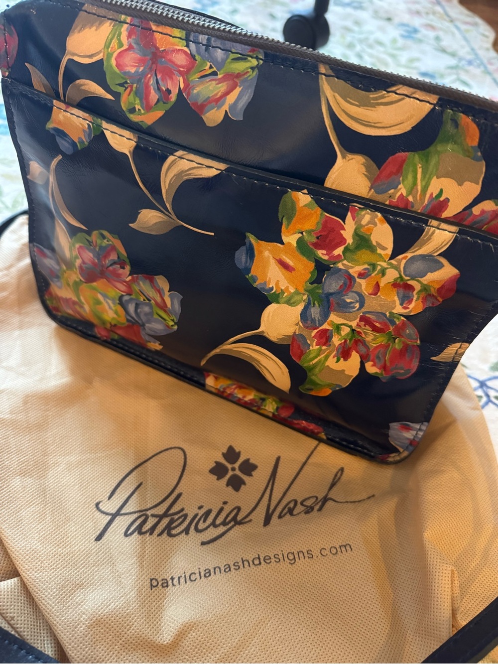 Patricia Nash Le Fleur Vallata Floral Leather Crossbody Bag - Picture 7 of 10